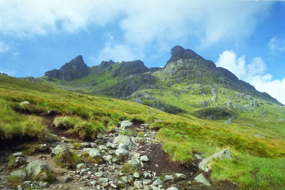 The rocky peaks of The Cobbler above a green slope